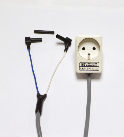 Adaptateur de mesure d'intensité pour prise 2P+T