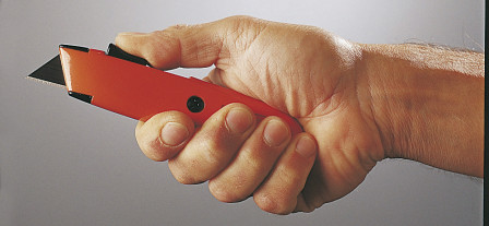 cutter lame auto-rétractable